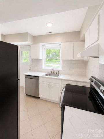 6101 honeysuckle Lane, Charlotte, NC 28212