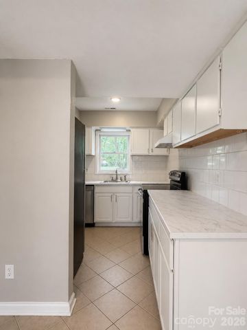 6101 honeysuckle Lane, Charlotte, NC 28212