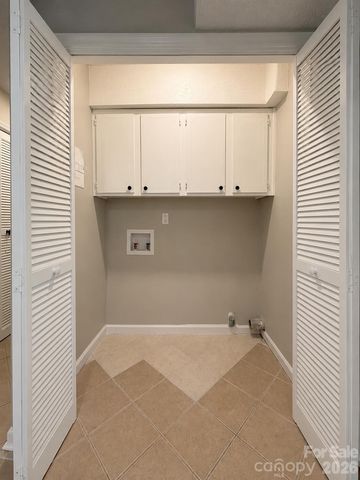 6101 honeysuckle Lane, Charlotte, NC 28212