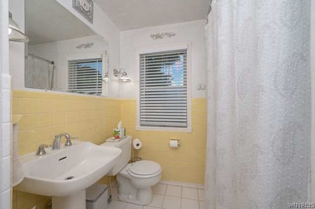 1275 Wyoming Avenue, Niagara Falls, NY 14305