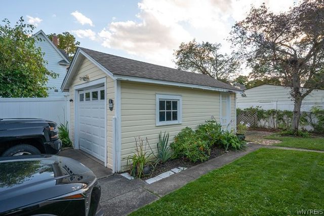 1275 Wyoming Avenue, Niagara Falls, NY 14305