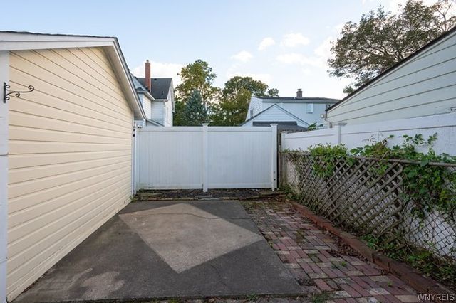 1275 Wyoming Avenue, Niagara Falls, NY 14305