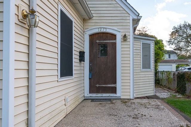 1275 Wyoming Avenue, Niagara Falls, NY 14305