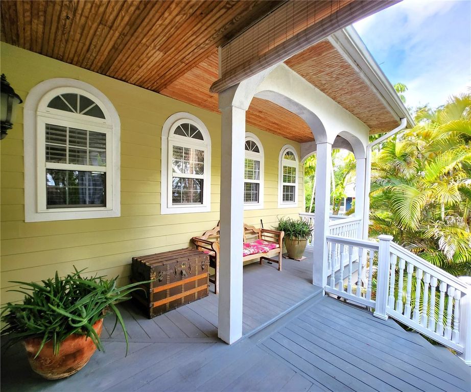 Image 23 of property listing at 102 17TH STREET NE, Bradenton, FL 34208