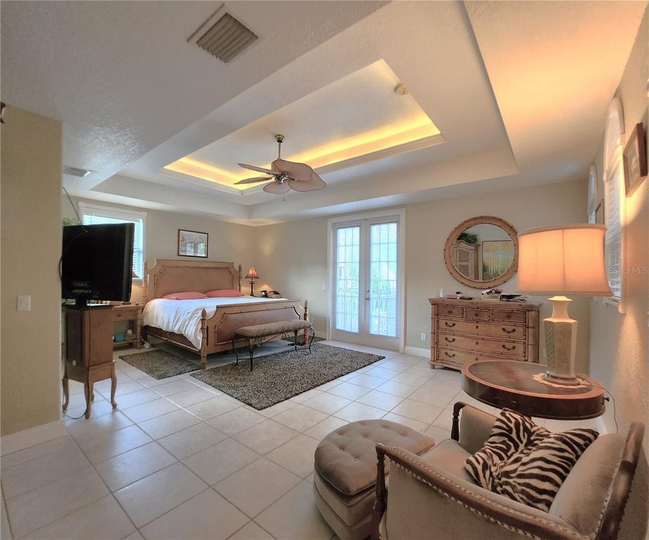 Image 28 of property listing at 102 17TH STREET NE, Bradenton, FL 34208