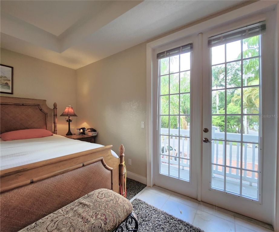 Image 29 of property listing at 102 17TH STREET NE, Bradenton, FL 34208