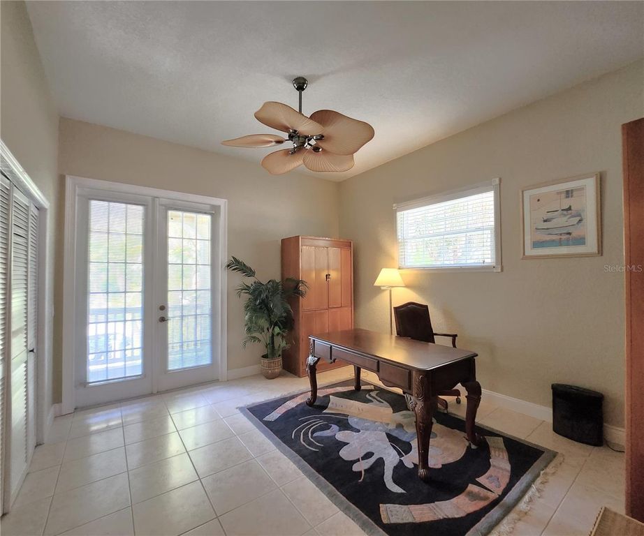 Image 36 of property listing at 102 17TH STREET NE, Bradenton, FL 34208