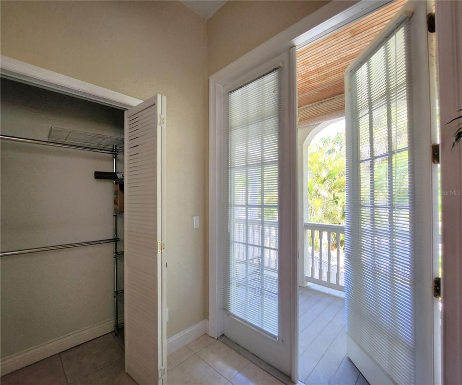 Image 37 of property listing at 102 17TH STREET NE, Bradenton, FL 34208