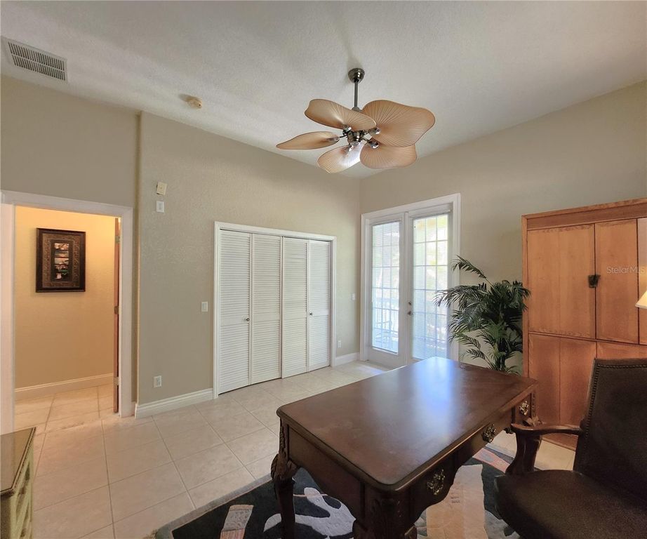 Image 38 of property listing at 102 17TH STREET NE, Bradenton, FL 34208