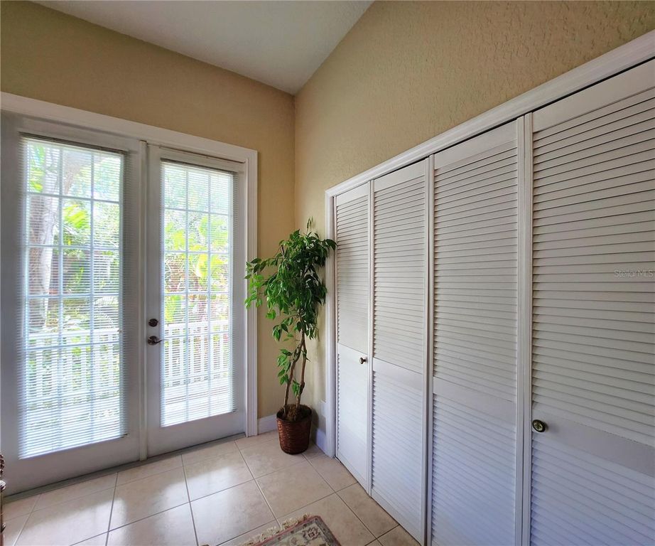 Image 41 of property listing at 102 17TH STREET NE, Bradenton, FL 34208