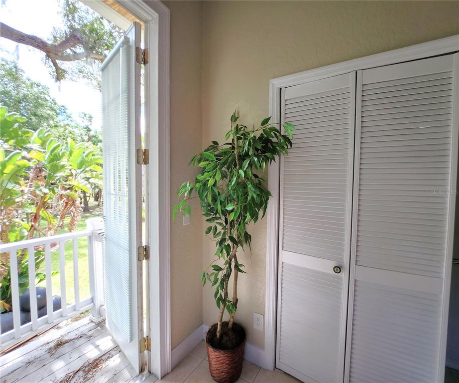 Image 42 of property listing at 102 17TH STREET NE, Bradenton, FL 34208