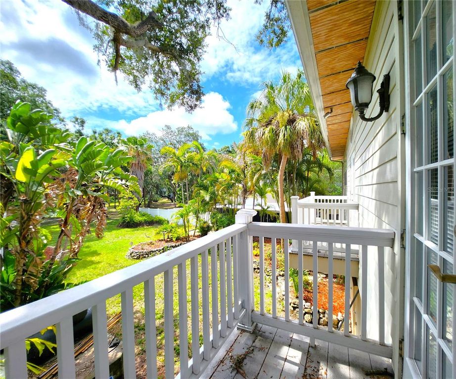 Image 43 of property listing at 102 17TH STREET NE, Bradenton, FL 34208