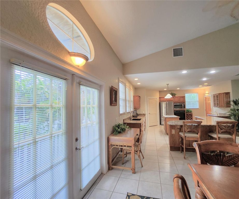 Image 47 of property listing at 102 17TH STREET NE, Bradenton, FL 34208