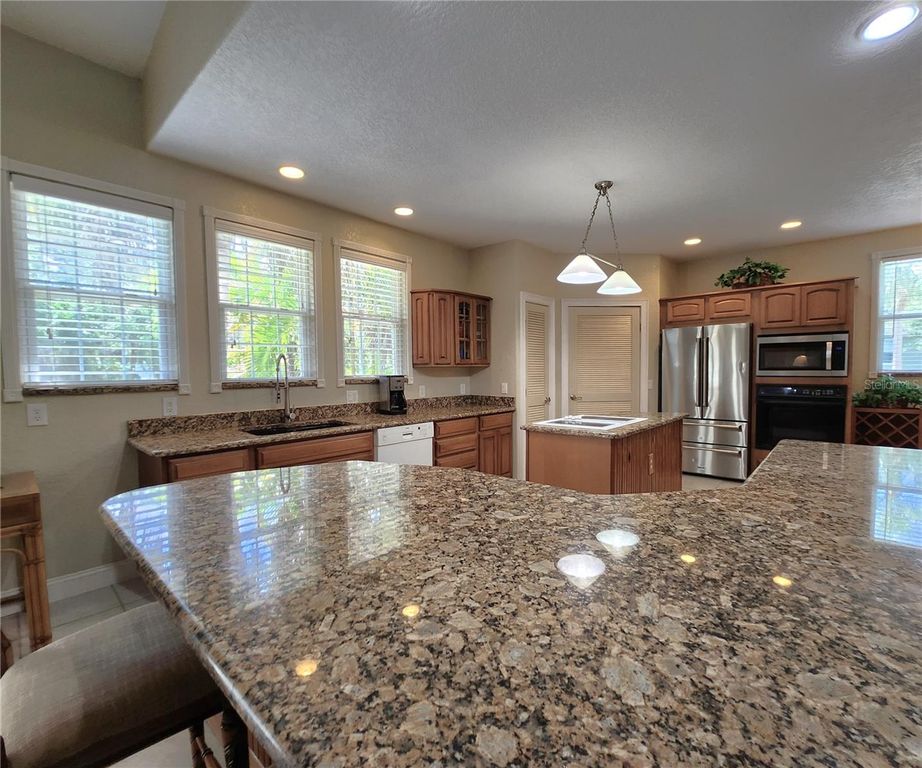 Image 54 of property listing at 102 17TH STREET NE, Bradenton, FL 34208