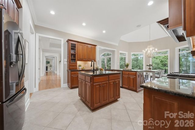 3745 Pinecrest Drive NE, Hickory, NC 28601