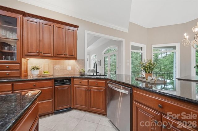 3745 Pinecrest Drive NE, Hickory, NC 28601