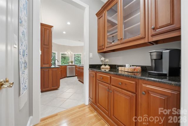 3745 Pinecrest Drive NE, Hickory, NC 28601