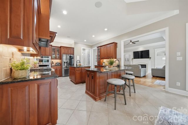 3745 Pinecrest Drive NE, Hickory, NC 28601