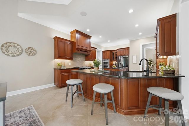 3745 Pinecrest Drive NE, Hickory, NC 28601