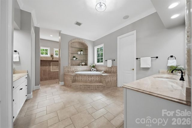 3745 Pinecrest Drive NE, Hickory, NC 28601