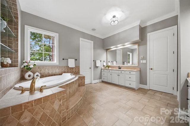 3745 Pinecrest Drive NE, Hickory, NC 28601