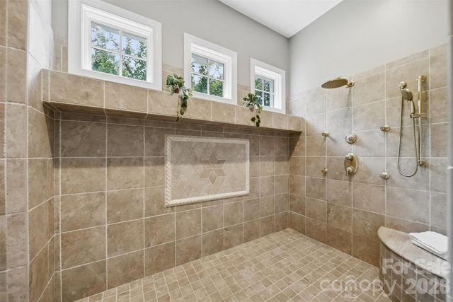 3745 Pinecrest Drive NE, Hickory, NC 28601
