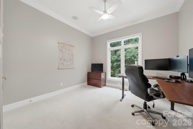 3745 Pinecrest Drive NE, Hickory, NC 28601