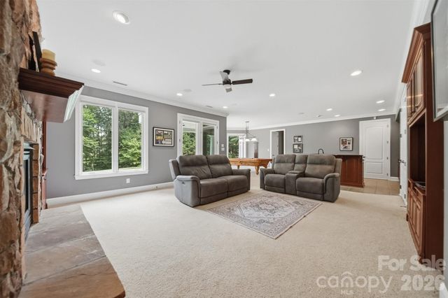 3745 Pinecrest Drive NE, Hickory, NC 28601