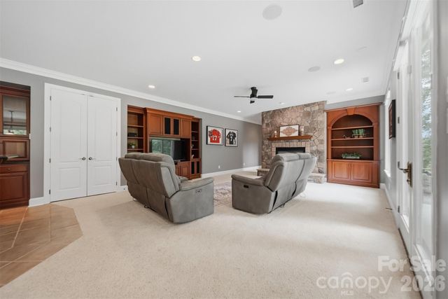 3745 Pinecrest Drive NE, Hickory, NC 28601
