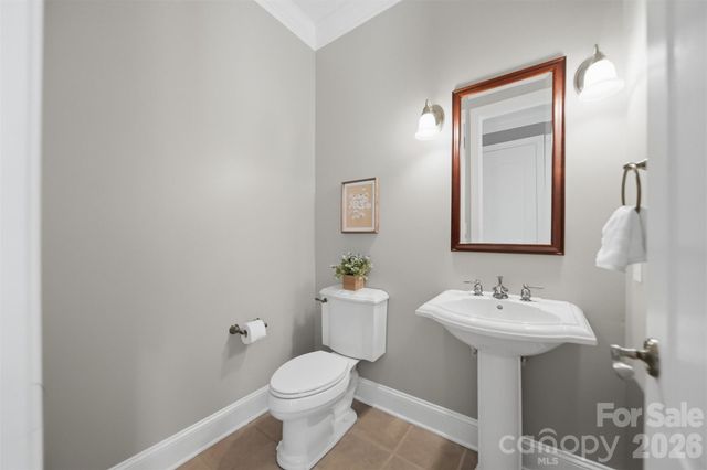 3745 Pinecrest Drive NE, Hickory, NC 28601