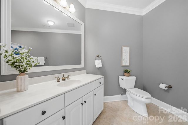3745 Pinecrest Drive NE, Hickory, NC 28601