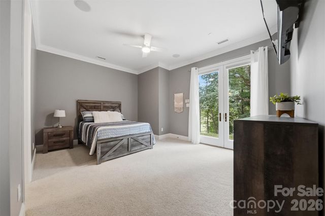 3745 Pinecrest Drive NE, Hickory, NC 28601