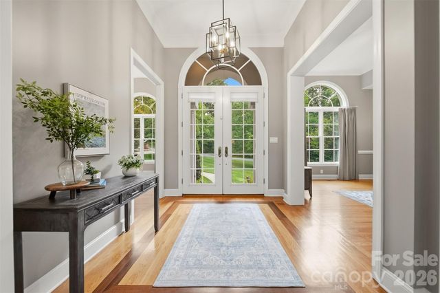 3745 Pinecrest Drive NE, Hickory, NC 28601