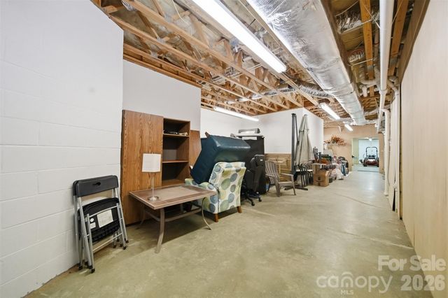 3745 Pinecrest Drive NE, Hickory, NC 28601