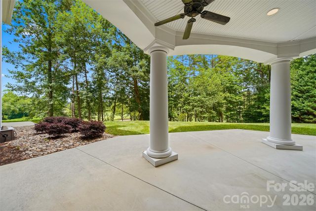 3745 Pinecrest Drive NE, Hickory, NC 28601