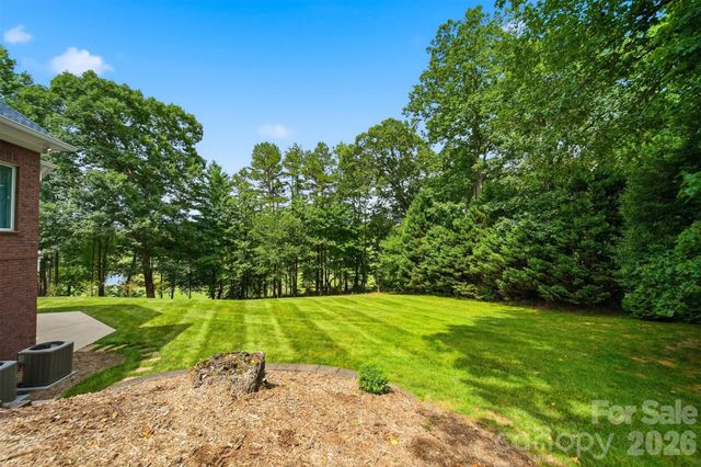 3745 Pinecrest Drive NE, Hickory, NC 28601