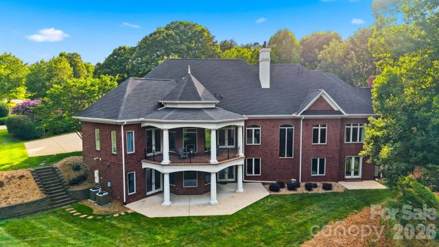 3745 Pinecrest Drive NE, Hickory, NC 28601