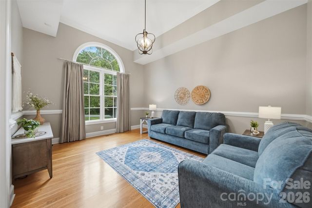 3745 Pinecrest Drive NE, Hickory, NC 28601