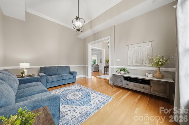3745 Pinecrest Drive NE, Hickory, NC 28601