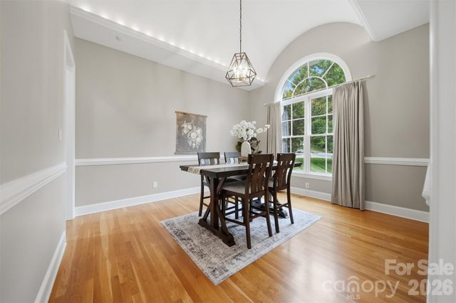3745 Pinecrest Drive NE, Hickory, NC 28601