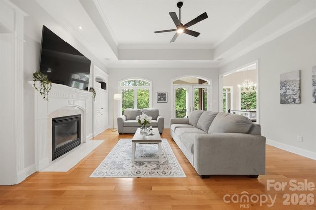 3745 Pinecrest Drive NE, Hickory, NC 28601