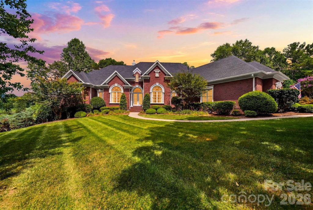 3745 Pinecrest Drive NE, Hickory, NC 28601