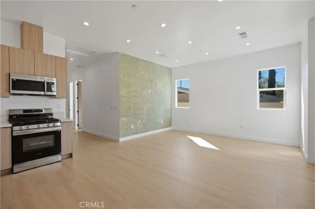 7700 Lasaine Avenue, Northridge, CA 91325