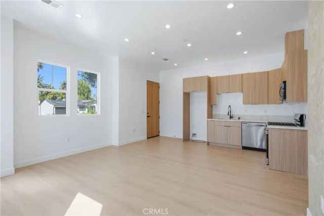 7700 Lasaine Avenue, Northridge, CA 91325