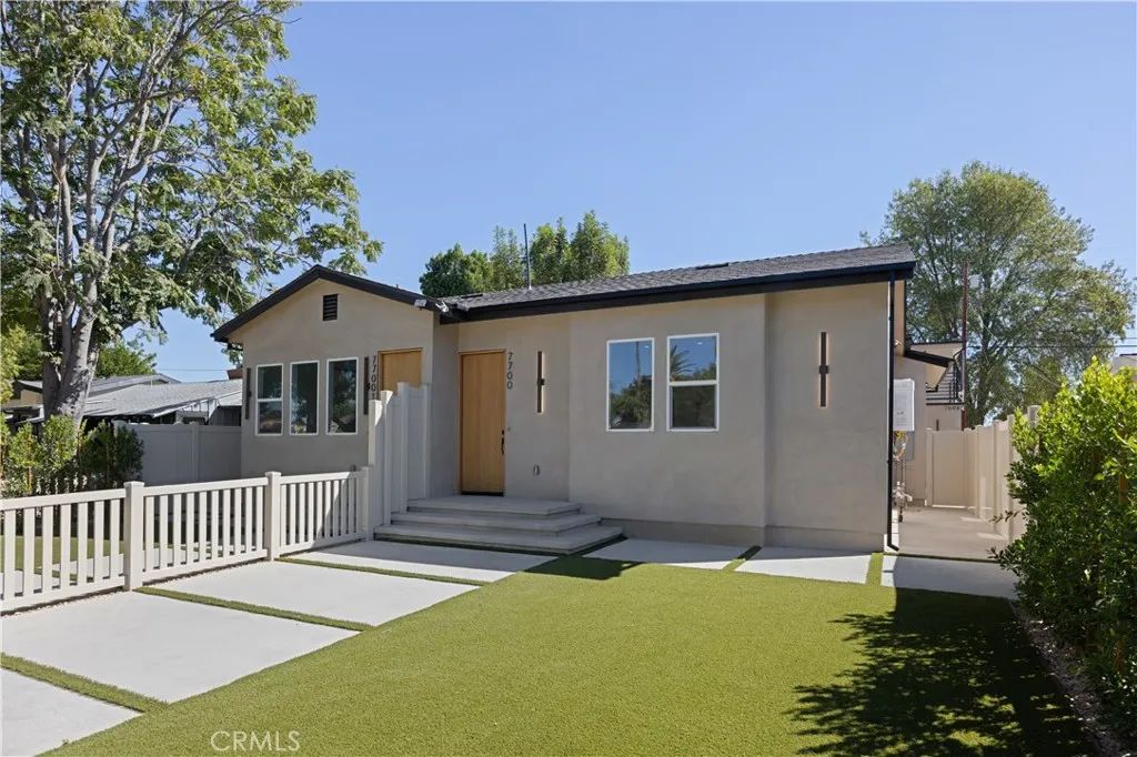 7700 Lasaine Avenue, Northridge, CA 91325