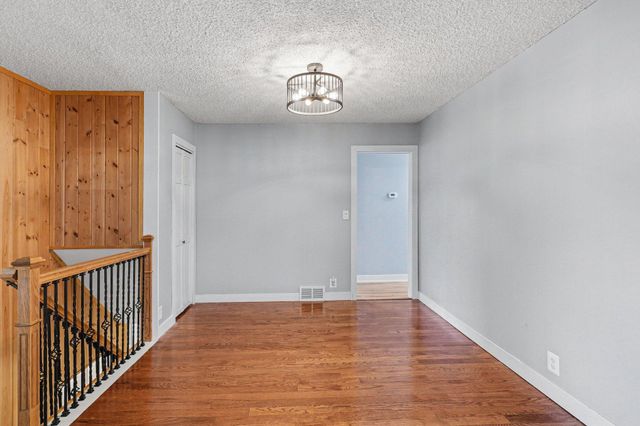 9516 Park Avenue S, Bloomington, MN 55420