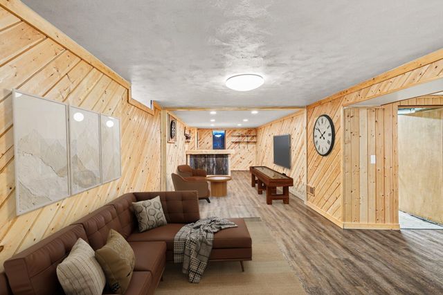 9516 Park Avenue S, Bloomington, MN 55420