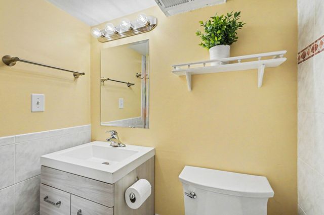 9516 Park Avenue S, Bloomington, MN 55420