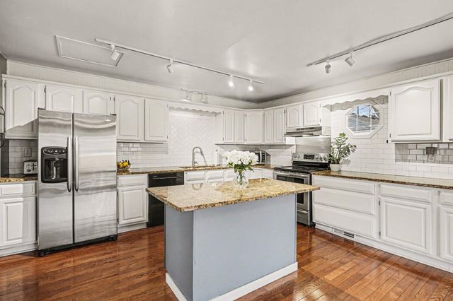 9516 Park Avenue S, Bloomington, MN 55420