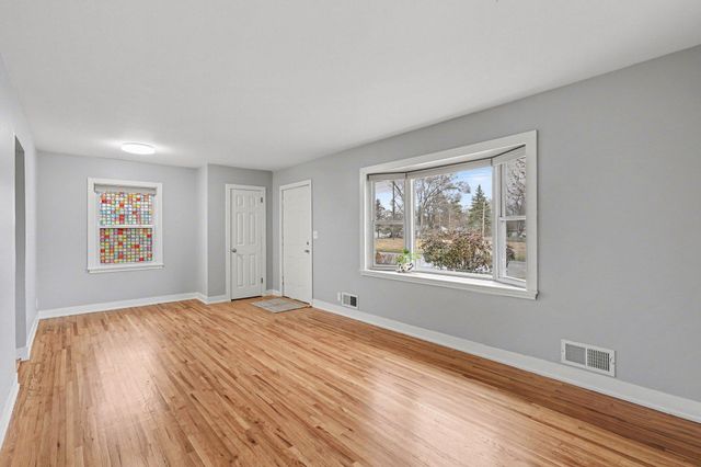 9516 Park Avenue S, Bloomington, MN 55420